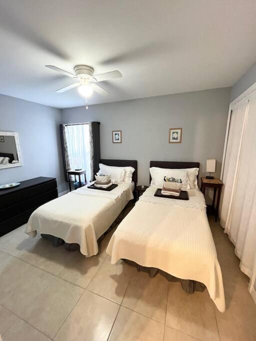 Debbie'S 3-Bedroom Apartment In A Duplex كيب كورال المظهر الخارجي الصورة