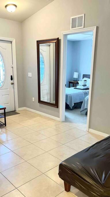 Debbie'S 3-Bedroom Apartment In A Duplex كيب كورال المظهر الخارجي الصورة
