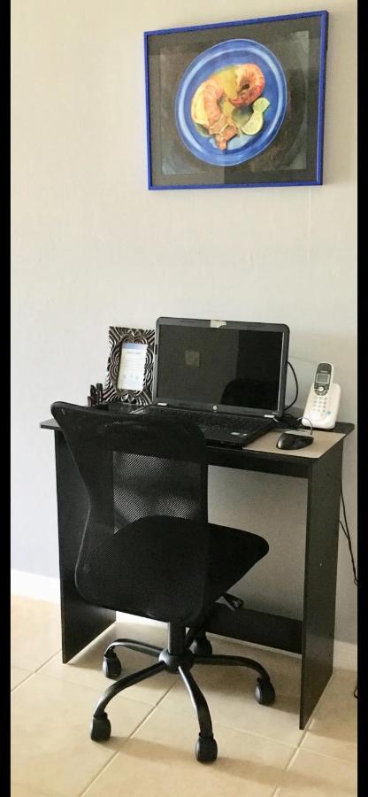 Debbie'S 3-Bedroom Apartment In A Duplex كيب كورال المظهر الخارجي الصورة