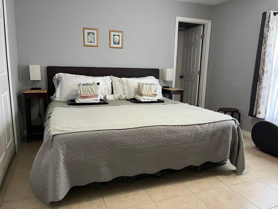Debbie'S 3-Bedroom Apartment In A Duplex كيب كورال المظهر الخارجي الصورة